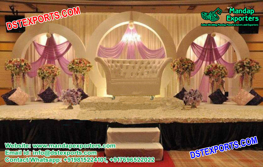 Exclusive Wedding Stage Decor With Round Panels