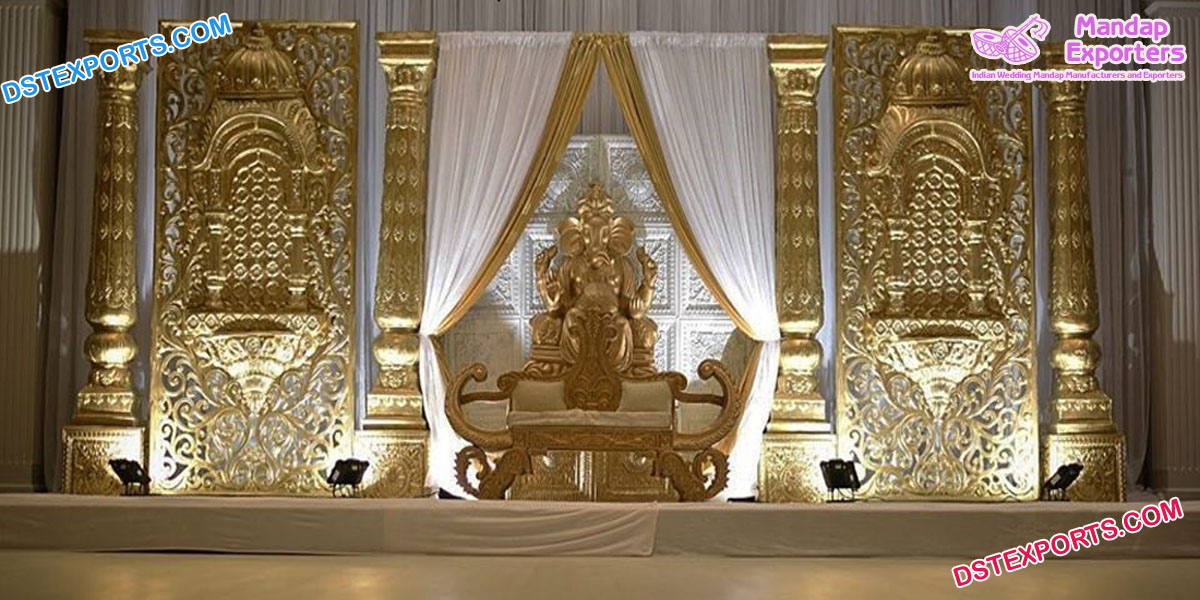 Stylish Wedding Stage With Jhrokha Frames