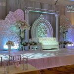 Trending White Theme Reception Stage Ideas