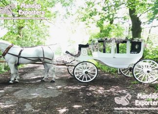 Western Royal White Horse Drawn Carriage Western Royal White Horse Drawn Carriage