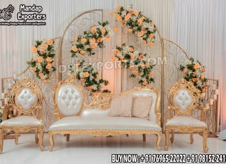 Popular Modern Wedding Decor Metal Walls Wedding Mandaps Wedding Stages Wedding Furniture Horse Drawn Carriages Fiber Decoration Items Mehndi Sangeet and Haldi decor props