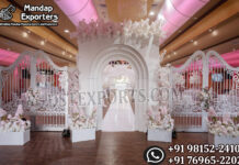 Luxury White Wedding Entrance Decor With Arches & Gate Frames Wedding Mandaps Wedding Stages Wedding Furniture Horse Drawn Carriages Fiber Decoration Items Mehndi Sangeet and Haldi decor props